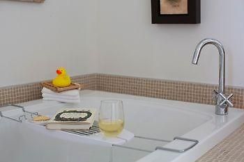 Away In The County Bed And Breakfast Cherry Valley Екстер'єр фото